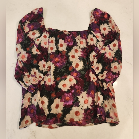 Woman's loose flowing top - Picture 4 of 4